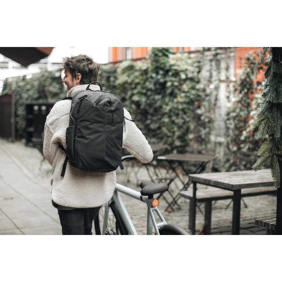 Дорожні сумки і рюкзаки THULE Aion Travel Backpack 28L TATB128 (Black) Дорожні сумки і рюкзаки THULE Aion Travel Backpack 28L TATB128 (Black)