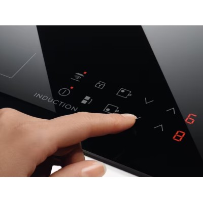 Варильна поверхня Electrolux індукційна, 30см, Доміно, чорний (LIT30230C)