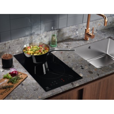 Варильна поверхня Electrolux індукційна, 30см, Доміно, чорний (LIT30230C)