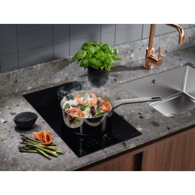 Варильна поверхня Electrolux індукційна, 30см, Доміно, чорний (LIT30230C)