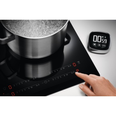 Варильна поверхня Electrolux індукційна, 30см, Доміно, чорний (LIT30230C)