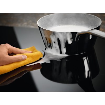 Варильна поверхня Electrolux індукційна, 60см, Hob2Hood, чорний (EIT61443B)