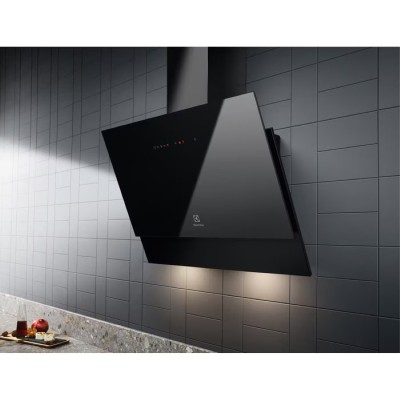 Витяжка Electrolux вертикальна, 60см, 700м куб год., Hob2Hood, чорний (LFV616K)
