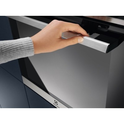 Духова шафа Electrolux електрична, 72л, A+, пара, дисплей, конвекція, піроліз, телескопічні напрямні, чорний (EOE8P39WX)