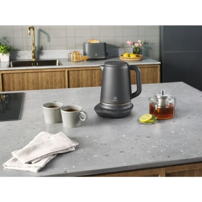 Електрочайник Electrolux 1.7л, Strix, метал, підтримка температури, чорний матовий (E7K1-6BP)