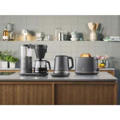 Електрочайник Electrolux 1.7л, Strix, метал, підтримка температури, чорний матовий (E7K1-6BP)