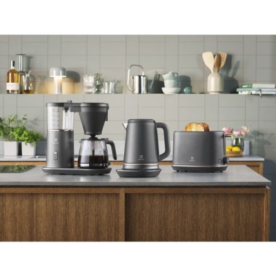 Електрочайник Electrolux 1.7л, Strix, метал, підтримка температури, чорний матовий (E7K1-6BP)