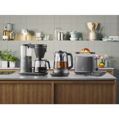 Електрочайник Electrolux 1.7л, Strix, скло, заварник, підтримка температури, чорний (E7GK1-8BP)
