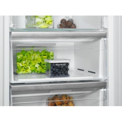 Морозильна камера Electrolux, 186x60х65, 280л, А++, NF, інв., дисплей, нерж (RUT7ME28X2)