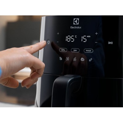 Мультипіч Electrolux 1350Вт, чаша-3.3л, сенсорне керування, 5 авто. програм, пластик, чорний (EAF3B) Мультипіч Electrolux 1350Вт, чаша-3.3л, сенсорне керування, 5 авто. програм, пластик, чорний (EAF3B)
