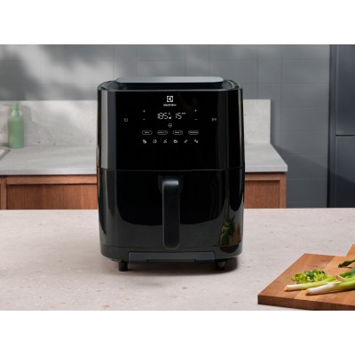 Мультипіч Electrolux 1800Вт, чаша-6.8л, сенсорне керування, 6 авто. програм, пара, пластик, чорний (EAF7SB)