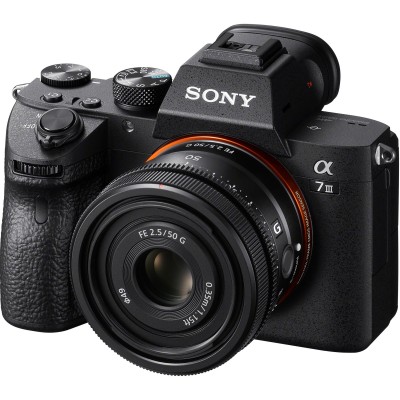 Об'єктив Sony 50mm, f/2.5 G для камер NEX (SEL50F25G.SYX) Об'єктив Sony 50mm, f/2.5 G для камер NEX (SEL50F25G.SYX)
