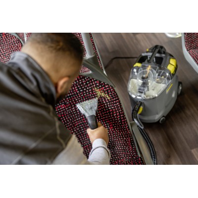 Пилосос професійний миючий Karcher Puzzi 8/1, 1200Вт, 270мБар, контейнер 8/7л, 8.6кг (1.100-240.0)