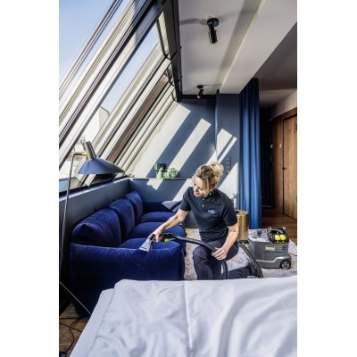 Пилосос професійний миючий Karcher Puzzi 8/1, 1200Вт, 270мБар, контейнер 8/7л, 8.6кг (1.100-240.0)