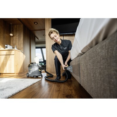 Пилосос професійний миючий Karcher Puzzi 8/1, 1200Вт, 270мБар, контейнер 8/7л, 8.6кг (1.100-240.0)
