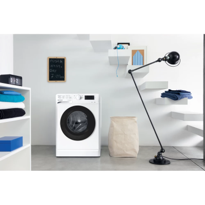 Пральна машина Indesit фронтальна, 6кг, 1000, A+++, 43см, дисплей, люк чорний, білий (OMTWSE61051WKUA)