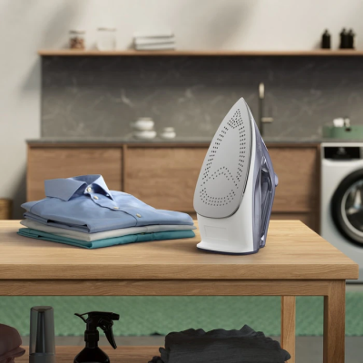 Праска Electrolux, 2400Вт, 330мл, паровий удар 160гр, керам. підошва, сіро-білий (E6SI1-2MN)