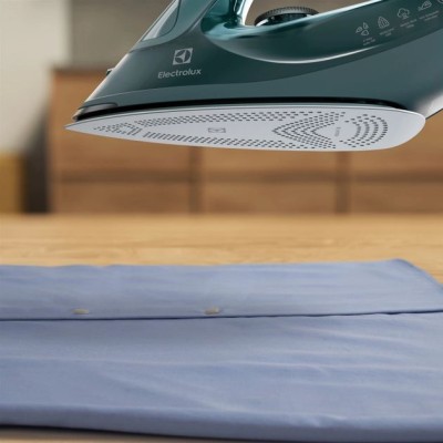 Праска Electrolux, 2600Вт, 330мл, паровий удар 210гр, керам. підошва, зелений (E6SI1-6PG)