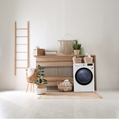 Сушильна машина LG тепловий насос, 9кг, A++, 69см, дисплей, автоматичне очищення конденсатора, білий (DC90V5V0W)