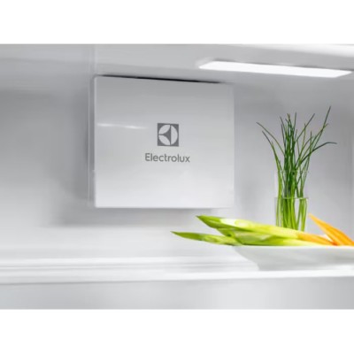Холодильна камера Electrolux вбудована, 177x55х55, 309л, А++, ST, дисплей, білий (ERD6DE18S1)