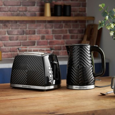 Електрочайник Russell Hobbs Groove Black, 1.7л, пластик, Strix, чорний (26380-70)