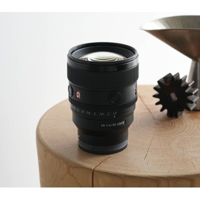 Об'єктив Sony 85mm f/1.4 GM II для NEX FF (SEL85F14GM2B.SYX) Об'єктив Sony 85mm f/1.4 GM II для NEX FF (SEL85F14GM2B.SYX)