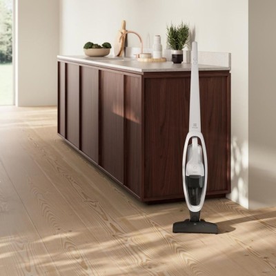 Пилосос Electrolux безпровідний, конт пил -0.3л, автон. робота до 45хв, вага-2.65кг, НЕРА, 2в1, турбо-щітка, 2 насадки, білий (E