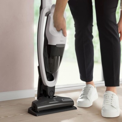 Пилосос Electrolux безпровідний, конт пил -0.3л, автон. робота до 45хв, вага-2.65кг, НЕРА, 2в1, турбо-щітка, 2 насадки, білий (E
