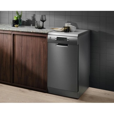 Посудомийна машина Electrolux, 10компл., E, 45см, дисплей, інвертор, 3й кошик, нерж Посудомийна машина Electrolux, 10компл., E, 45см, дисплей, інвертор, 3й кошик, нерж