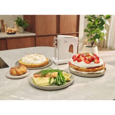 Міксер Electrolux ручний 500Вт, насадки-4, турборежим, білий (EHM4W)