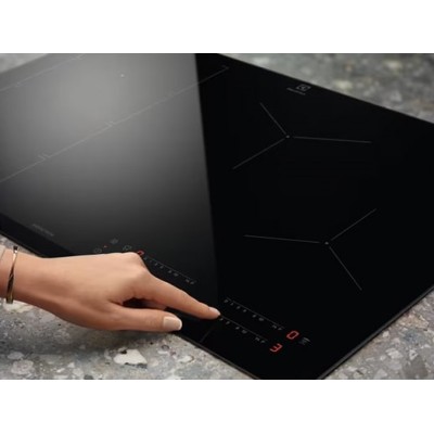 Варильна поверхня Electrolux індукційна, 60см, розширена зона, Hob2Hood, чорний (EIV634)