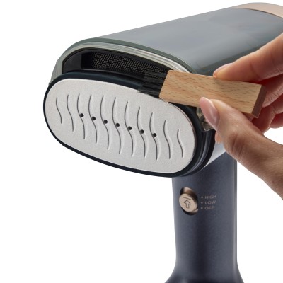 Відпарювач Russell Hobbs Genie VacuSteam, 1800Вт, 200мл, паровий удар -20гр, верт. відпарювання, керам. підошва, синій (28550-56