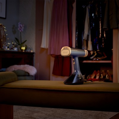 Відпарювач Russell Hobbs Genie VacuSteam, 1800Вт, 200мл, паровий удар -20гр, верт. відпарювання, керам. підошва, синій (28550-56