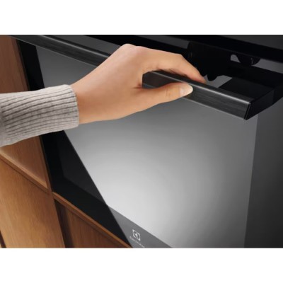 Духова шафа Electrolux електрична, 70л, А++, пара, дисплей, конвекція, ф-ція пароварки, телескопічні напрямні, чорний (LOB8S38Z)