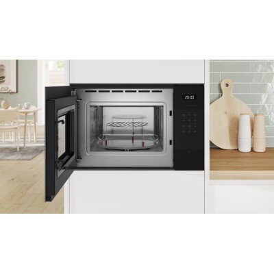 Мікрохвильова піч Bosch вбудована, 25л, електр. керув., 900Вт, гриль, дисплей, чорний (BEL554MB2)