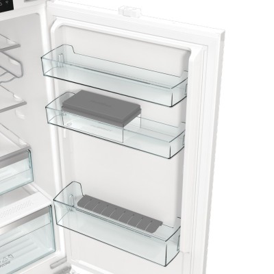Холодильник Gorenje вбудований з нижн. мороз., 177x69x55см, 2 двері,252(76)л, А+, NF+, Зона св-ті, Диспл, Wi-Fi, Біли (NRKI517E6