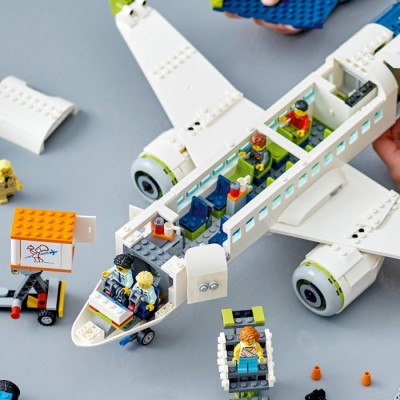 Конструктор LEGO® City Пасажирський літак (60367)