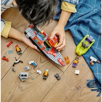 Конструктор LEGO® City Човен пожежної бригади (60373)