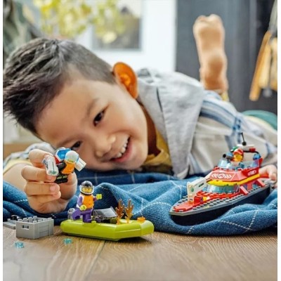Конструктор LEGO® City Човен пожежної бригади (60373)