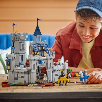 Конструктор LEGO® Creator Середньовічний замок із лицарем на коні (31168)