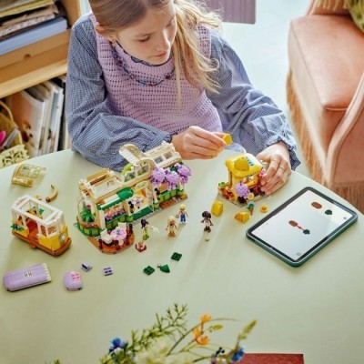 Конструктор LEGO® Friends Кавʼярня з рослинами і квіткова крамниця (42671)