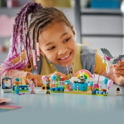 Конструктор LEGO® Friends Костюмована вечірка з єдинорогом і феєю (42661)