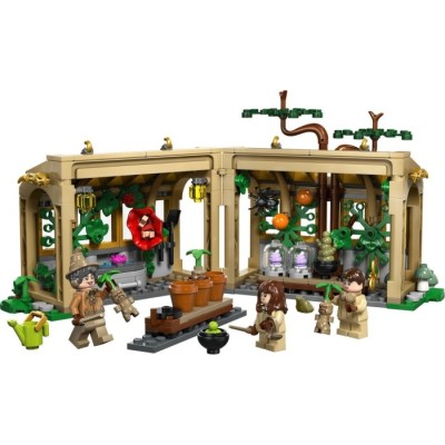 Конструктор LEGO® Harry Potter Замок Гогвортс: урок гербології (76445)