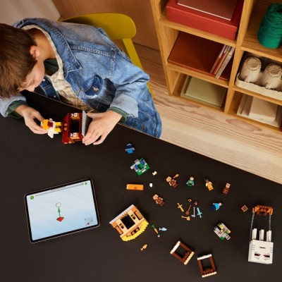 Конструктор LEGO® Minecraft Напад на село з повітряною кулею Ґаст (21273)