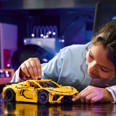Конструктор LEGO® Technic Chevrolet Corvette Stingray (42205)