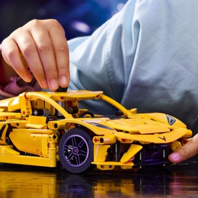 Конструктор LEGO® Technic Chevrolet Corvette Stingray (42205)