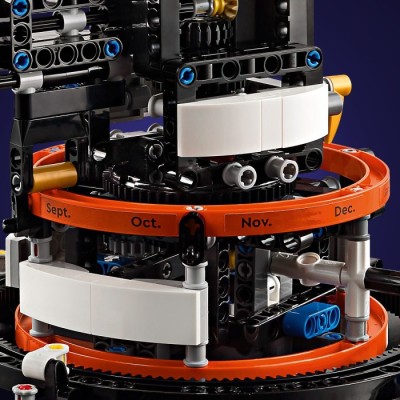Конструктор LEGO® Technic Земля та Місяць на орбіті (42179)