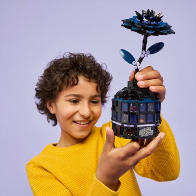 Конструктор LEGO® Wednesday Квітка чорної жоржини (76784)
